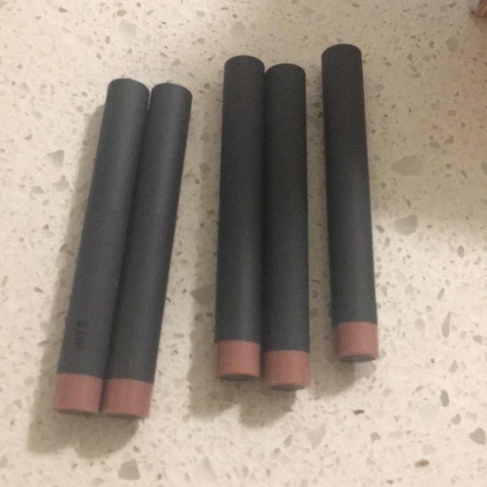 5 Bite Beauty Matte Crème Lip Crayon in Glace